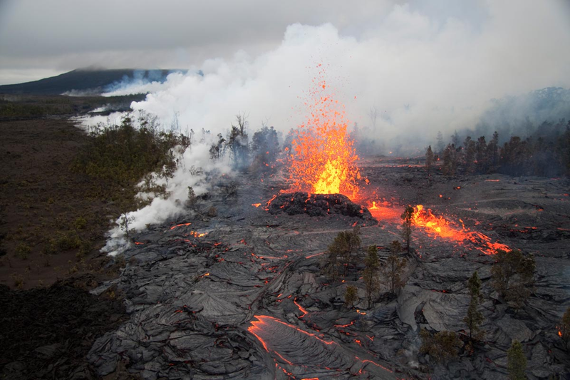 Illustration for article titled The Terrible Beauty of Volcanic Eruptions and Lava Flows